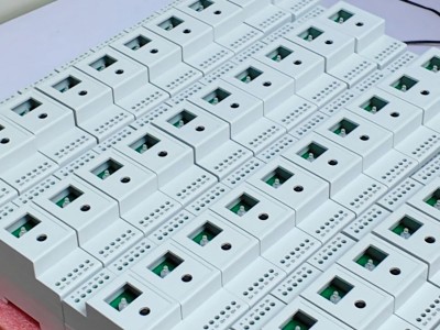 Alle DIN-Schienen-Leistungsmessgeräte werden strengen Tests und Kalibrierungen unterzogen, um eine genaue Überwachung von Spannung, Stromstärke und Energie zu gewährleisten.