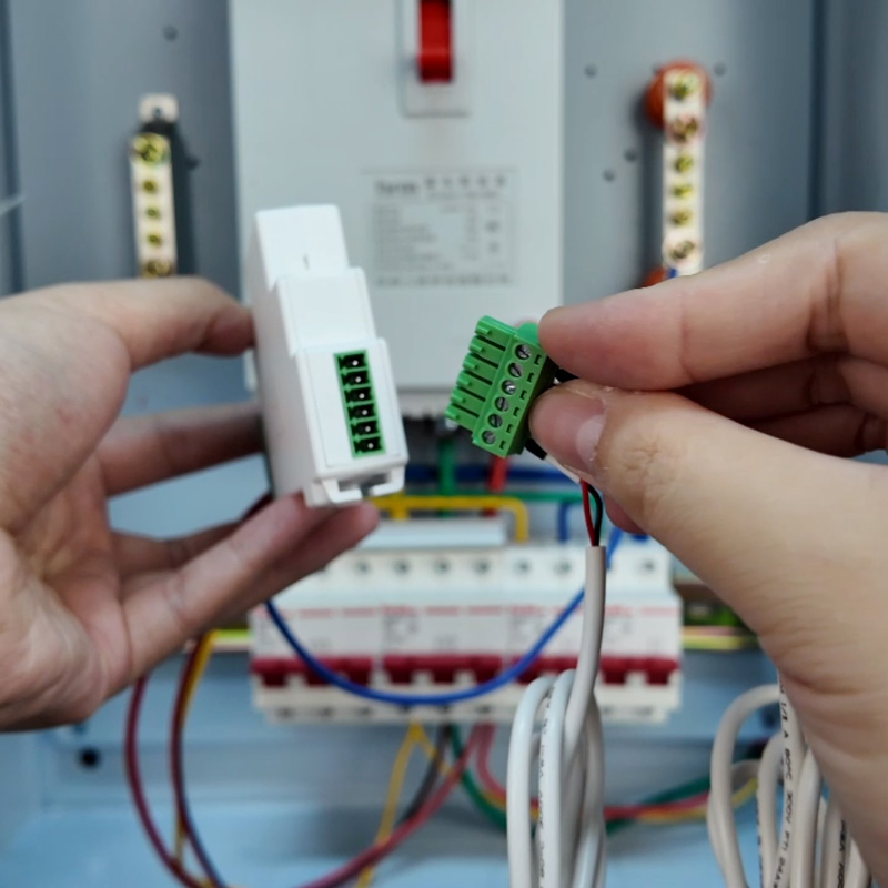 CT-terminals-connect-to-meter-port
