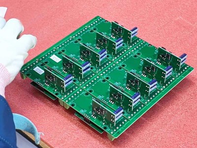 Die Produktionslinie von Owon gewährleistet die präzise Montage jedes DIN-Schienen-WLAN-Smart-Energiezählers und sorgt so für stabile Leistung und gleichbleibende Qualität.